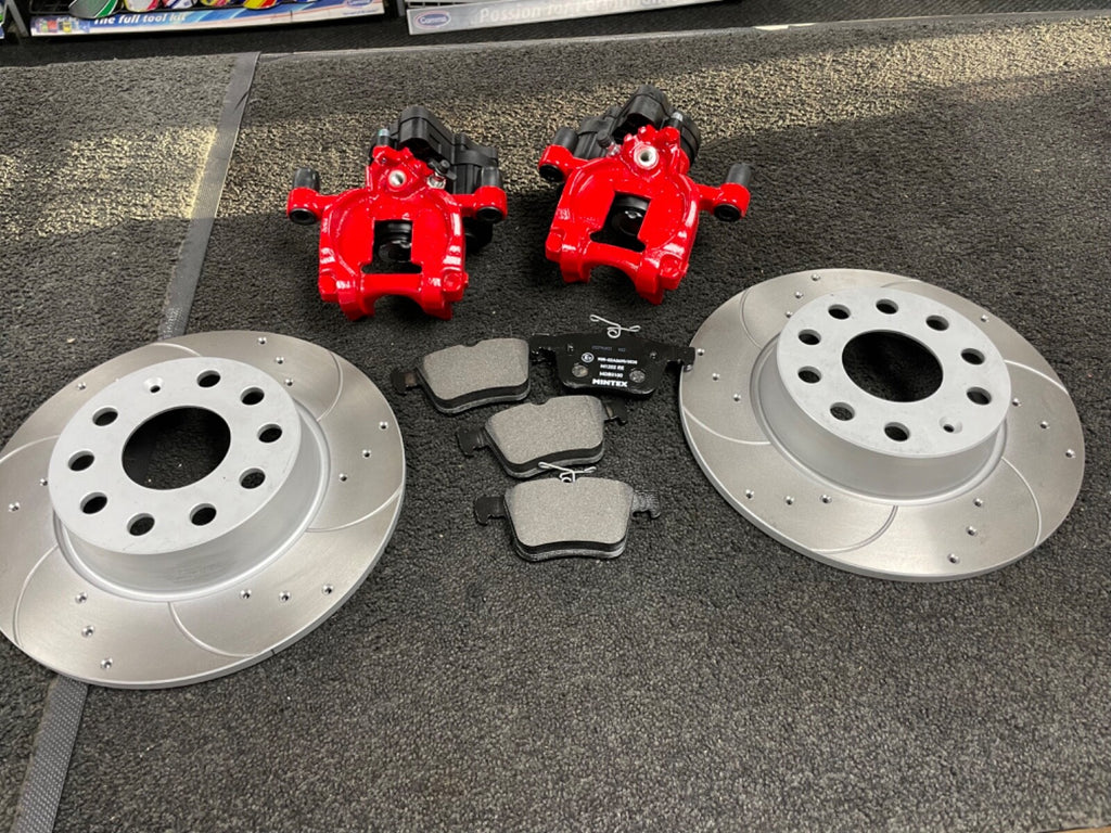 AUDI TT TDI 8J ULTRA SPORT REAR BRAKE DISC PADS RED BRAKE CALIPERS 272MM SOLID