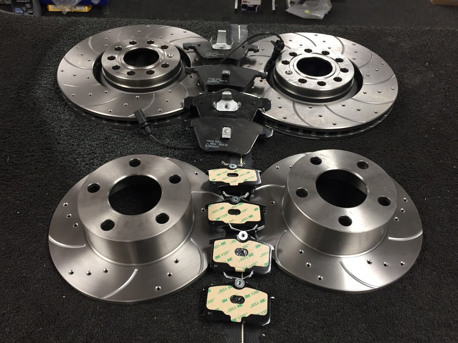 FOR AUDI A6 TDi 2.0TFSi C6 4F CROSS DRILLED GROOVED BRAKE DISC +PAD FRONT REAR