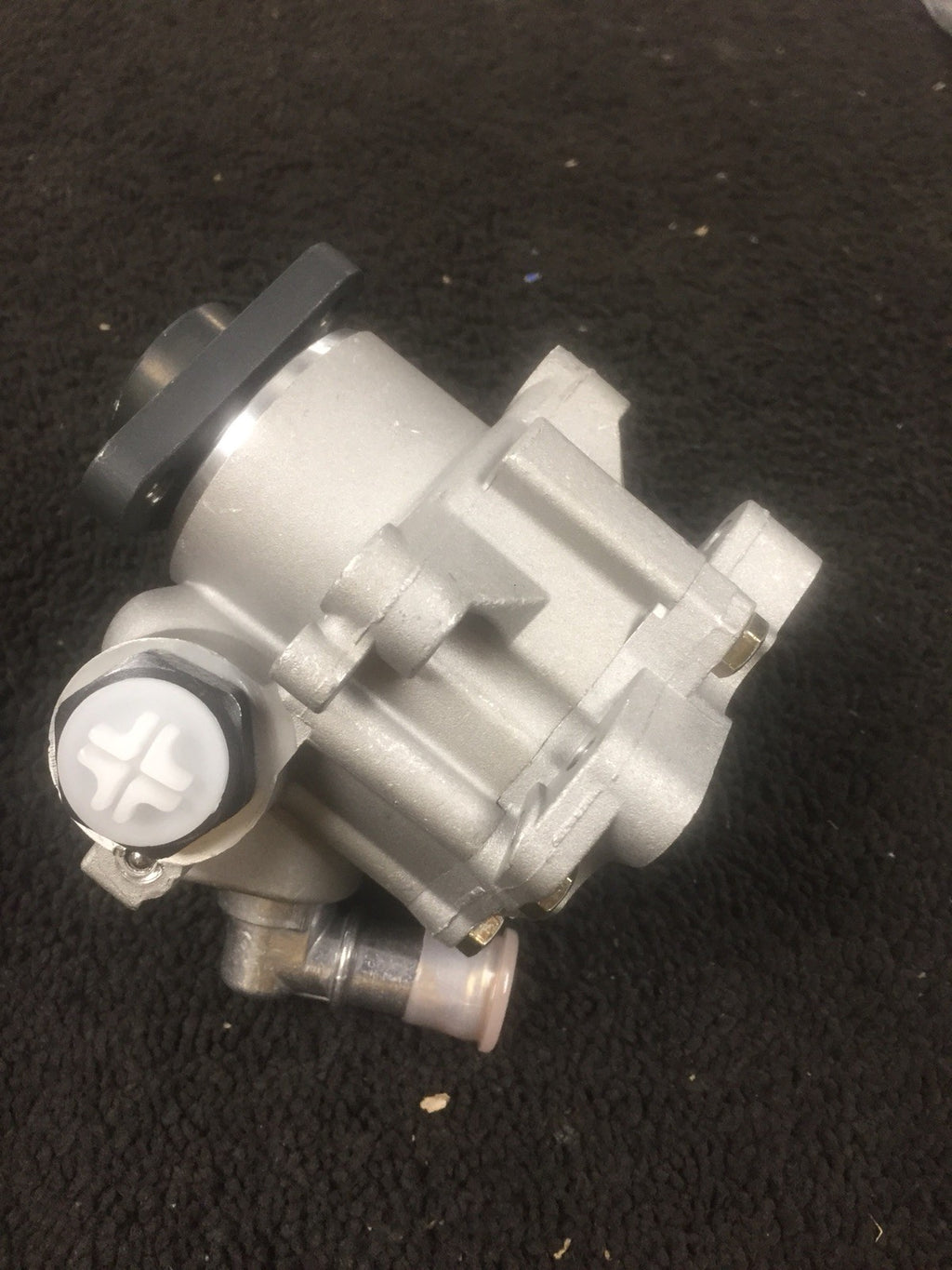 FOR BMW 5 SER E60 E61 520i 525i  530i POWER STEERING PUMP 32 41 6 760 958