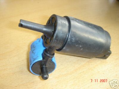 VAUXHALL CORSA C 2000> WINDSCREEN WASHER PUMP 2 OUTLET