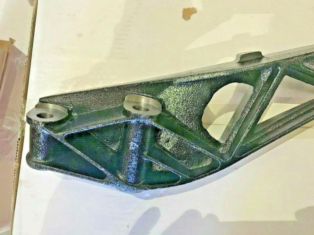 TOYOTA HIACE HI GRANVIA REGIUS REAR ARM DIFFERENTIAL SUPPORT  ARM COMPLETE BUSH
