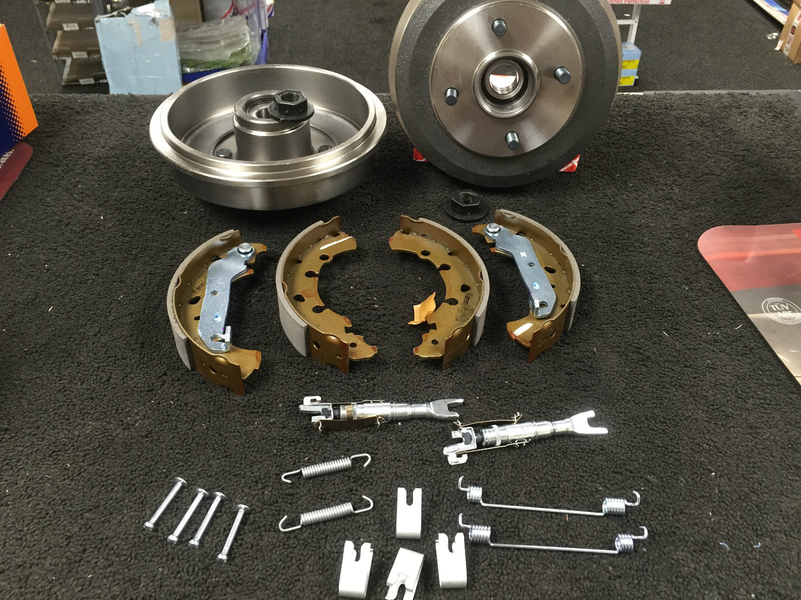 FIESTA ZETEC-S (MK4 (BE91)) REAR BRAKE DRUMS BEARINGS ADJUSTER FITTING KIT
