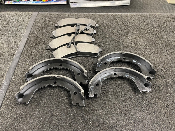 FOR IVECO DAILY 70C17 60C17 TWIN WHEELER REAR BRAKE PADS HANDBRAKE SHOES