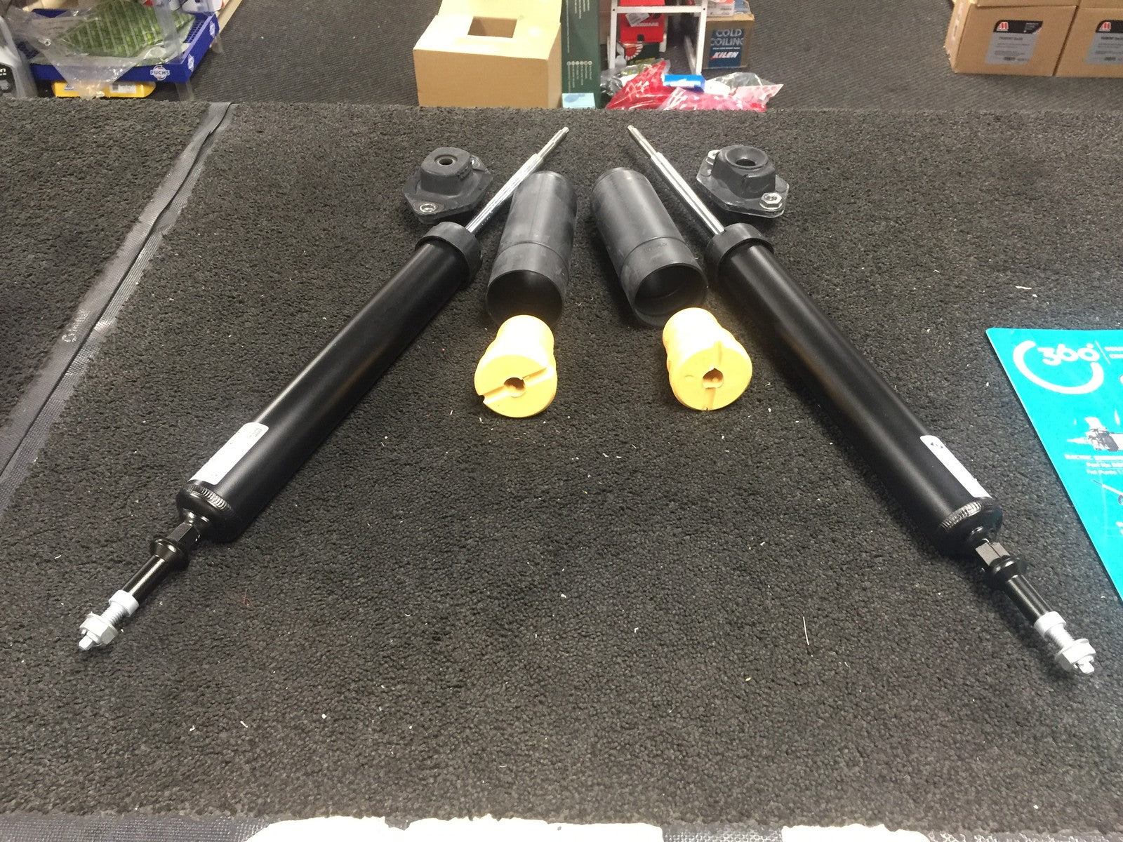 FOR BMW 335I 335d E92 REAR SHOCK ABSORBER REAR BUMP STOP + REAR STRUT MOUNTS