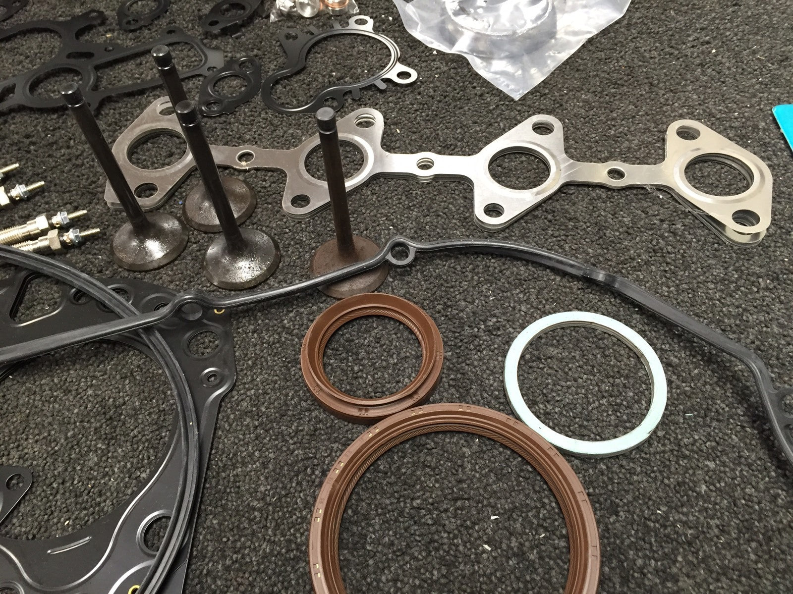 LANDCRUISER KZJ70/71/73/78 3.0TD 1KZ CYLINDER HEAD ASSEMBLED GASKET BOLT + BELT