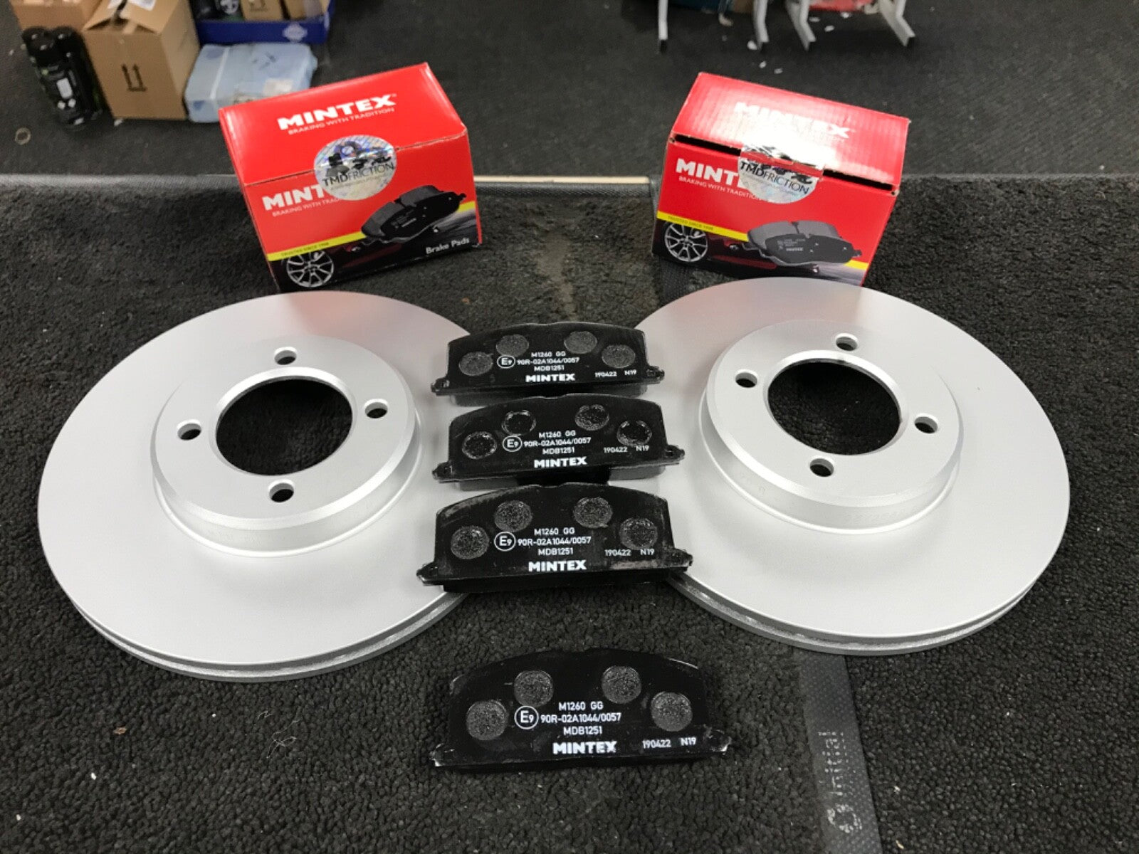 FOR TOYOTA COROLLA GTI AE82 AE92 BRAKE DISCS & PADS FRONT AND REAR SET 
