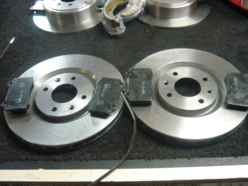 PEUGEOT 406 3.0 V6 COUPE FRONT BRAKE DISCS BRAKE PADS 305MM