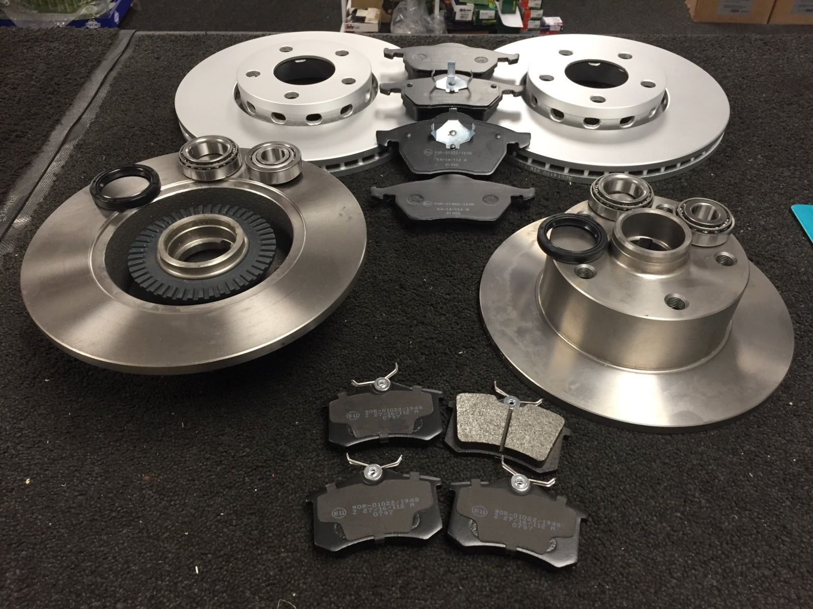 AUDI A4 1997-2001 BRAKE DISC ABS RING WHEEL BEARING REAR FRONT BRAKE DISC PADS