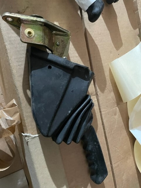 FOR DEFENDER RHD 90 110 130 TDI TD5 TDCi HANDBRAKE LEVER  BOOT + SWITCH