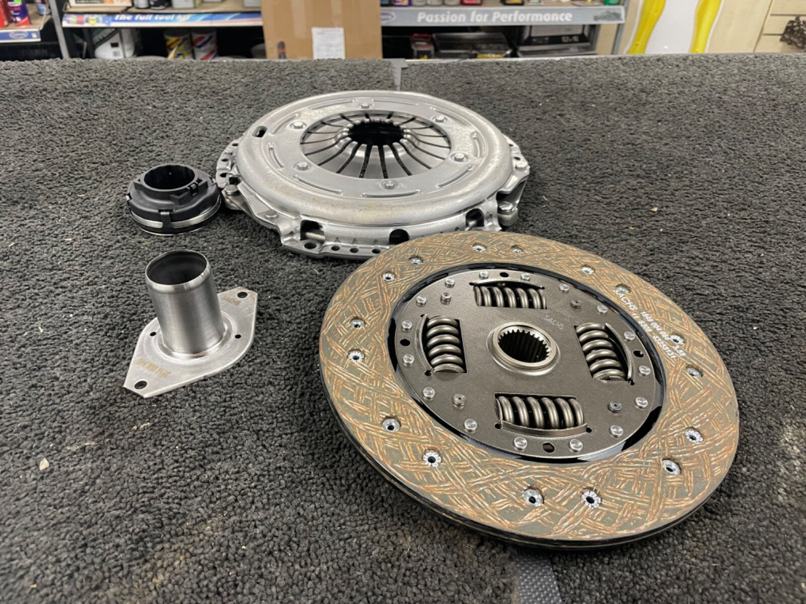 BRAND NEW SACHS CLUTCH KIT  AUDI A4 B8 8K A5 8F 8T Q5 1.8 2.0 TFSi TDi