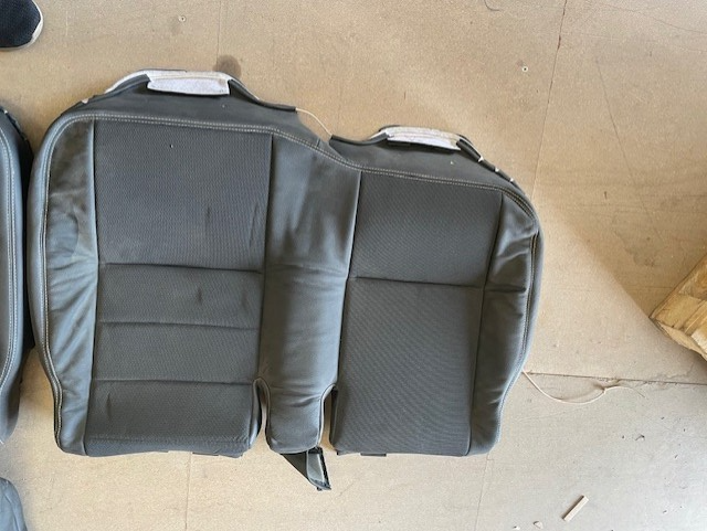 DEFENDER  110 PUMA TDCI XS MIDDLE ROW UPRIGHT LEATHER SEAT BACK COVER FOAM