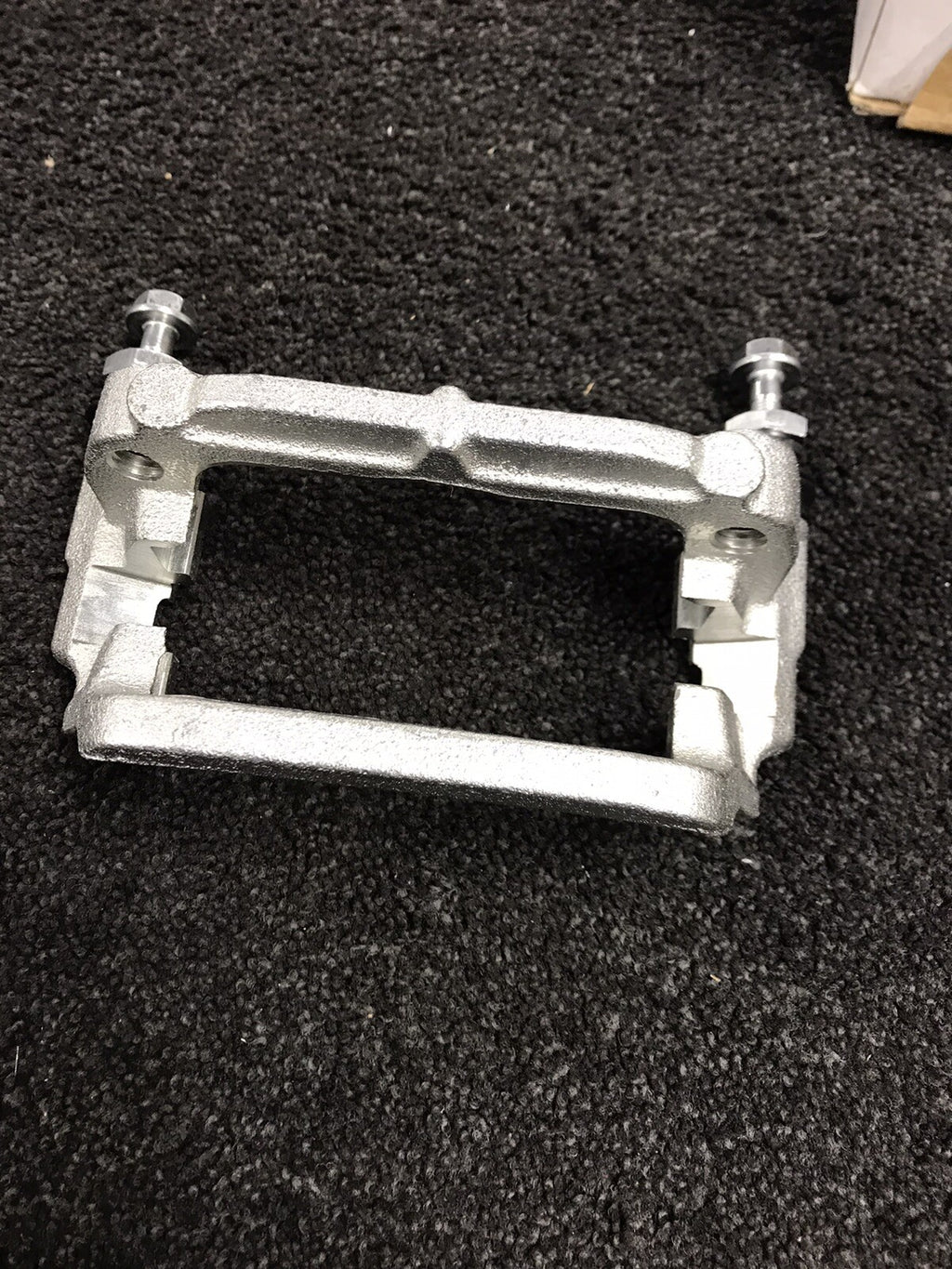 REAR BRAKE CALIPER BRACKET CARRIER VAUXHALL ASTRA J CASCADA CRUZE 268MM DISC