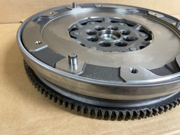 BMW 1 3 5 Ser X1 X3 N47D20 DUAL MASS FLYWEEL 21207567829 21207577479 21207637279