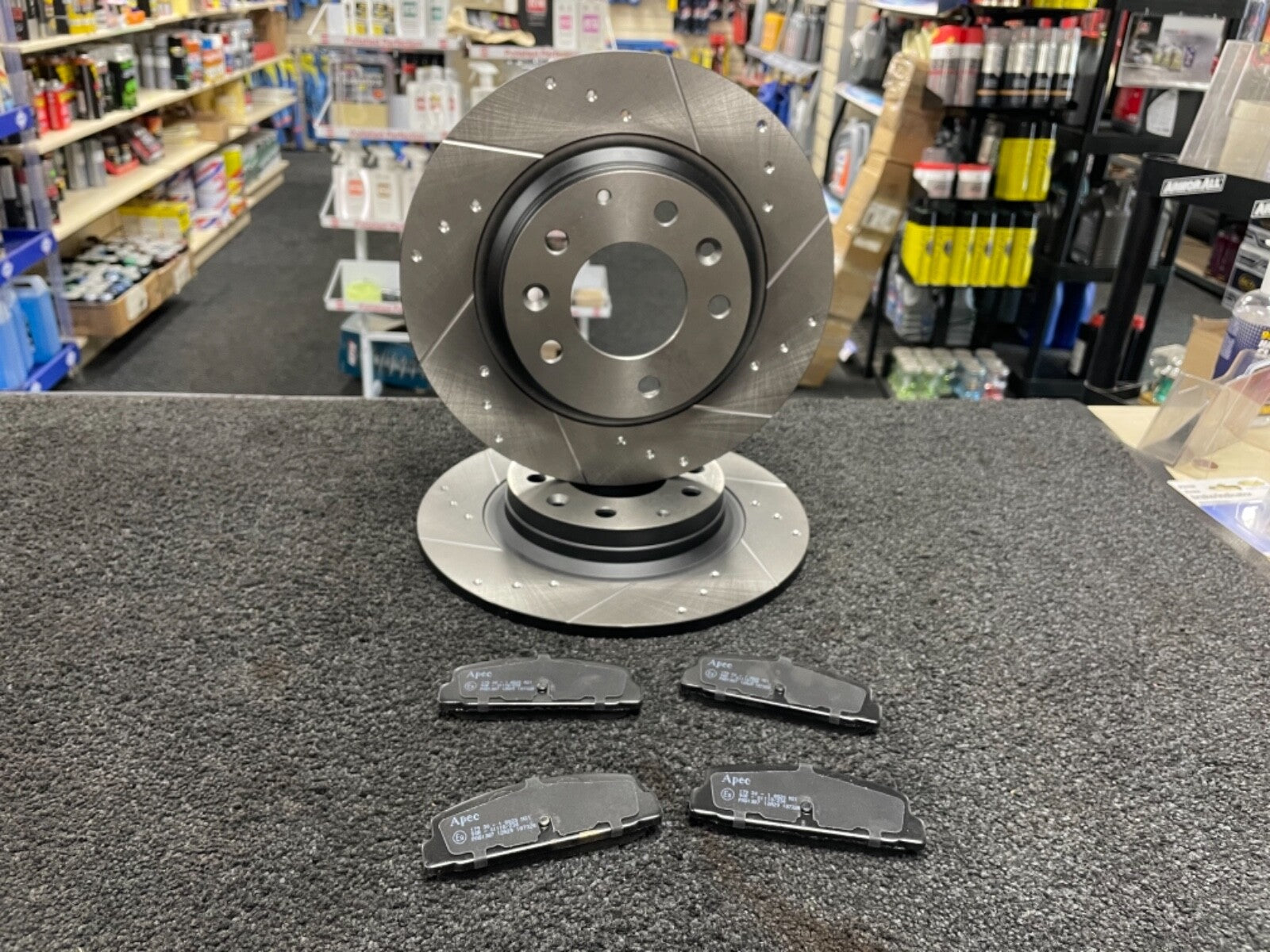 MAZDA 6 2.2 2007 TO 2013  BRAKE DISCS CROSS DRILLED GROOVED  PADS FRONT REAR