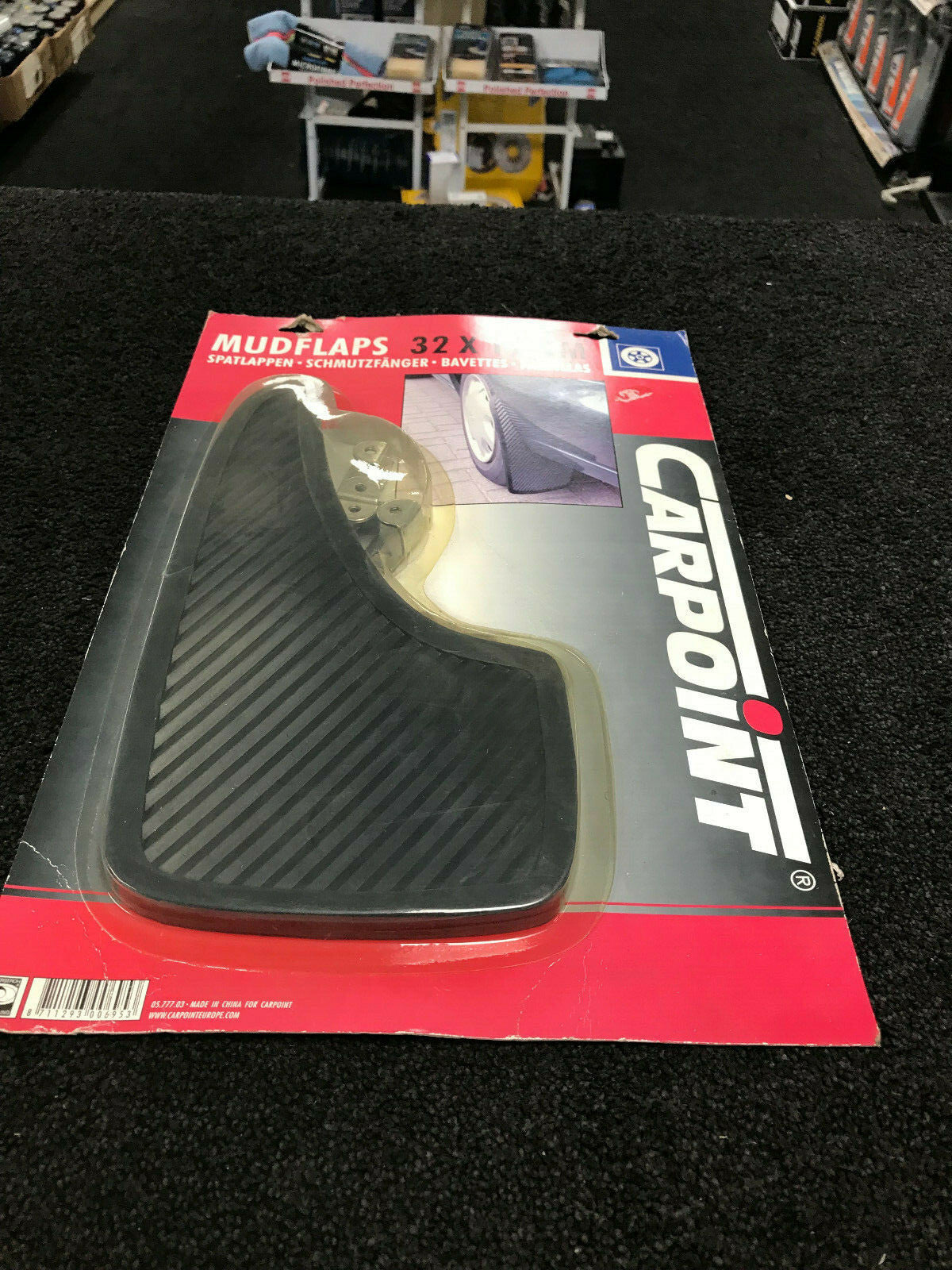 1 X SET (2) OF UNIVERSAL BLACK MUD FLAPS