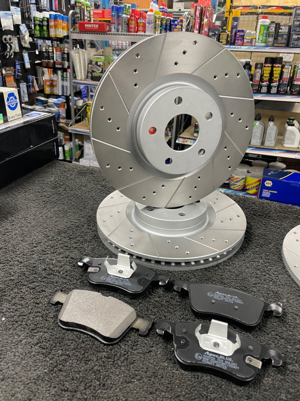 FOR FOCUS TITANIUM TDCI (MK4 (C519)) FRONT REAR DRILLED GROOVED BRAKE DISCS