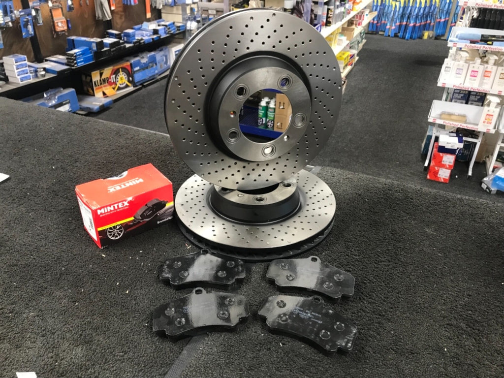 PORSCHE C4S  BRAKE DISCS PERFORMANCE CROSS DRILLED BRAKE PADS 330MM FRONT REAR 