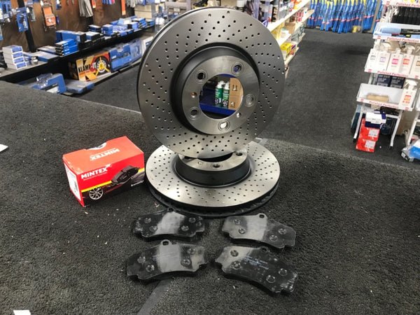 PORSCHE C4S  BRAKE DISCS PERFORMANCE CROSS DRILLED BRAKE PADS 330MM FRONT REAR 