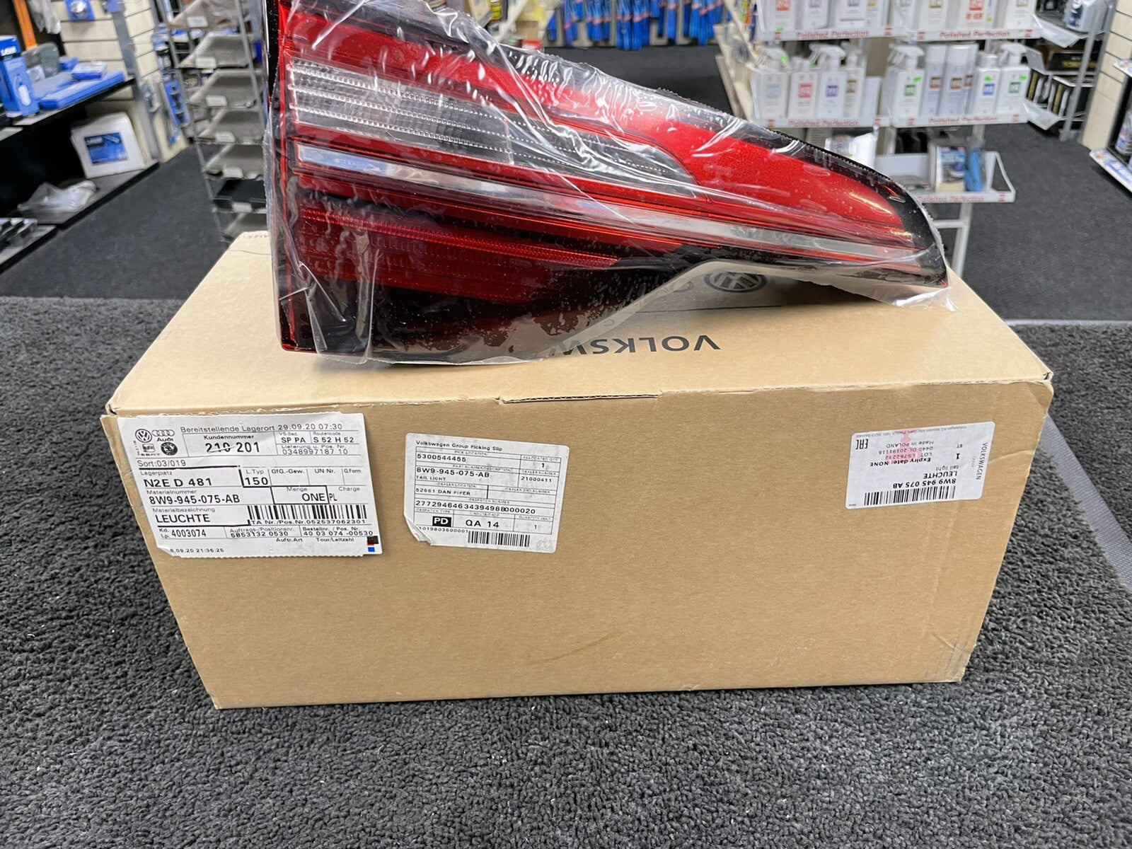 AUDI A4 AVANT ESTATE 2016ON  REAR LEFT LED TAIL LIGHT INNER 8W9945075AB GENUINE