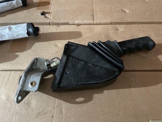 LANDROVER DEFENDER RHD 90 110 130 TDI TD5 TDCi HANDBRAKE LEVER  BOOT + SWITCH