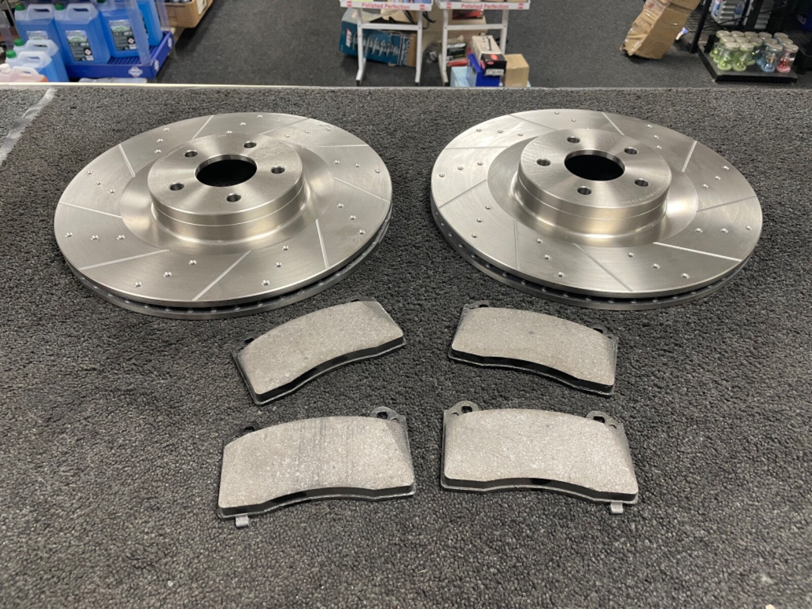 FORD FOCUS ST MK3 2.3 RS BRAKE DISCS CROSS DRILLED GROOVED &  BRAKE PADS FRONT