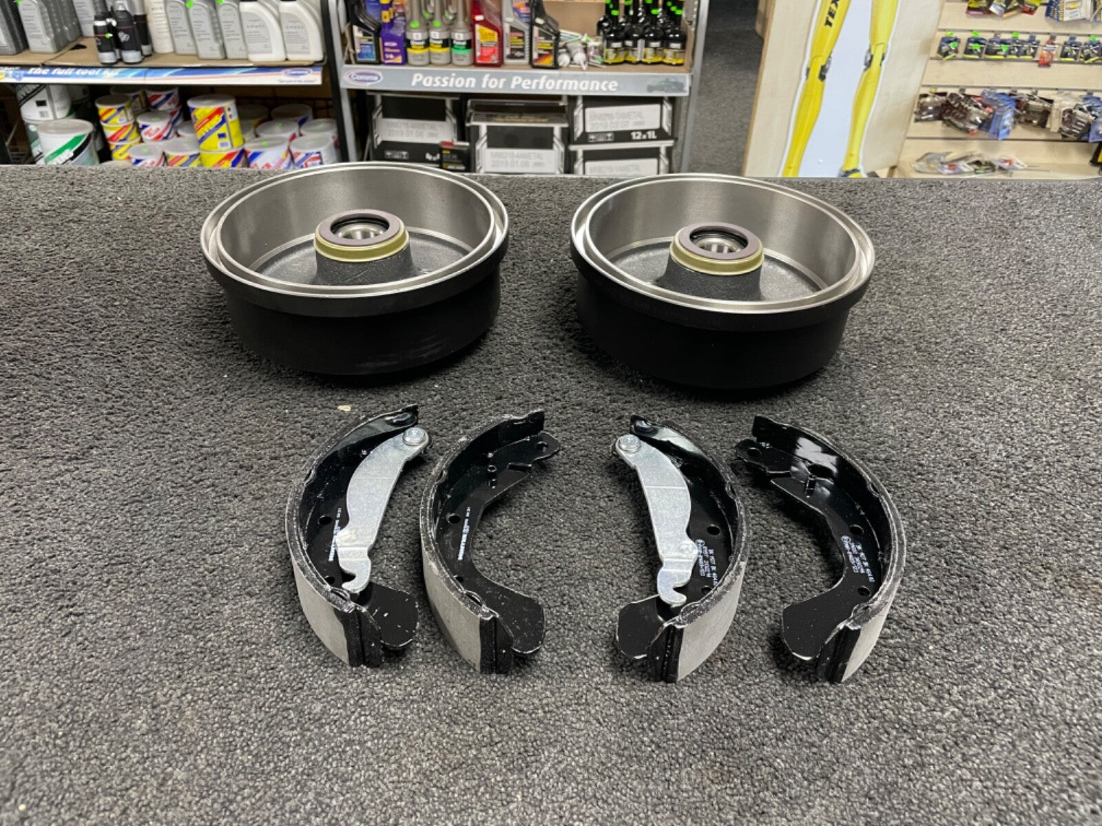 VAUXHALL CORSA C COMBO TIGRA 2 REAR BRAKE DRUM BEARING FITTED SHOES + ABS RING