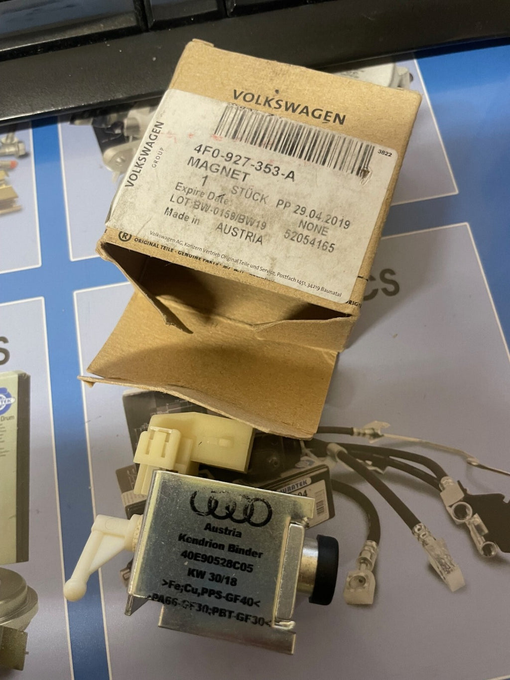A6 C6 AUDI A6 Q7 VW TOUAREG Shift Interlock Solenoid Electromagnet 4F0927353A