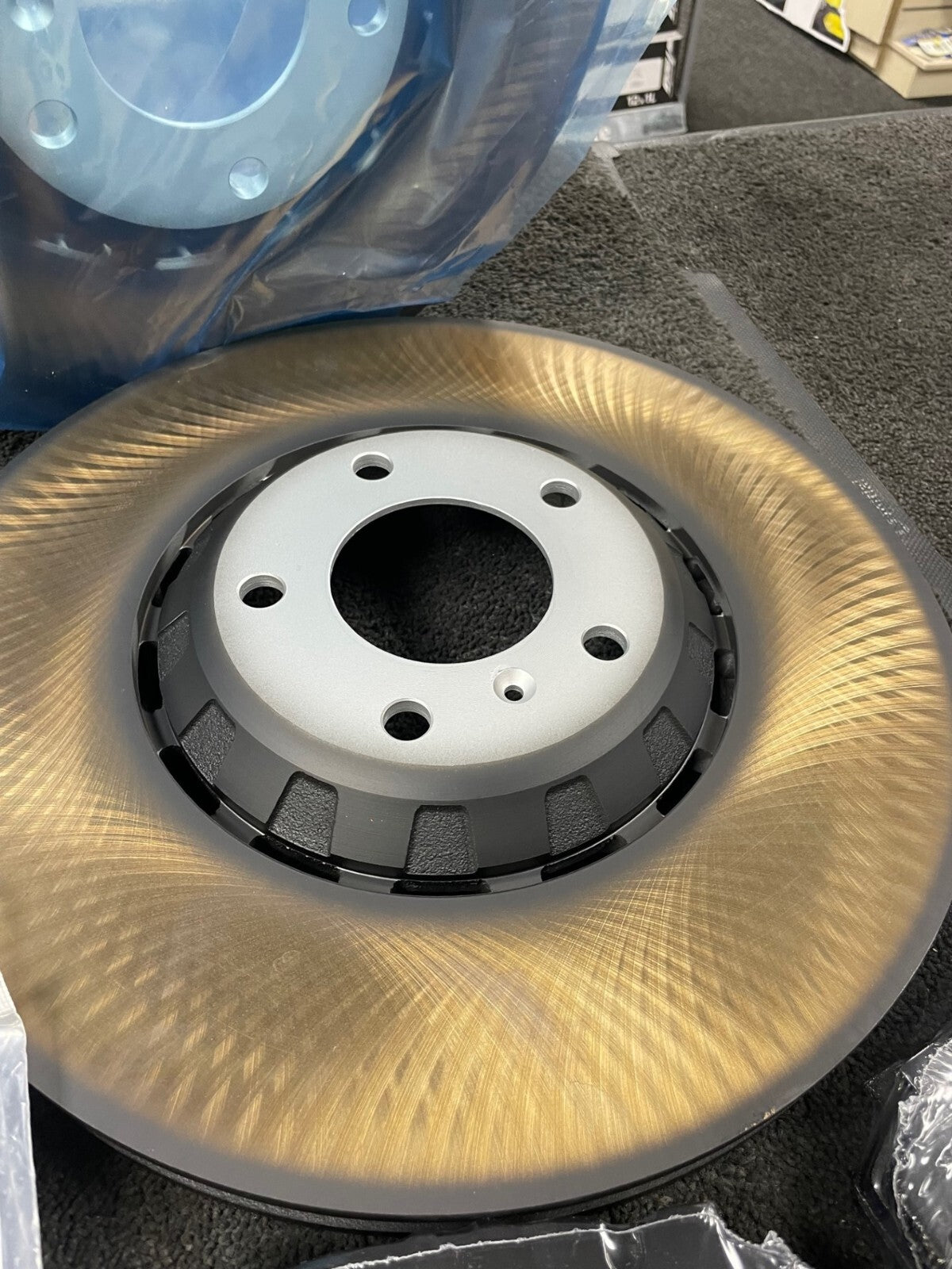 2 BRAND NEW BENTLEY BENTAYGA REAR BRAKE DISC BRAKE PADS 4M0615601N