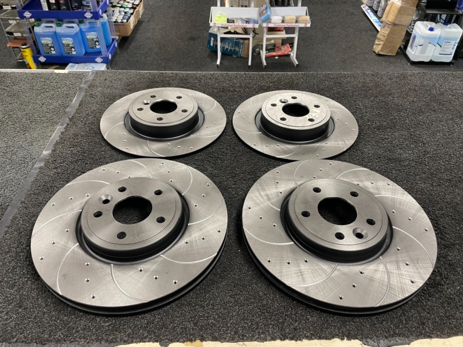 FOR JAGUAR XE 2.0 FRONT REAR DRILLED GROOVED BRAKE DISCS PADS 316+300 