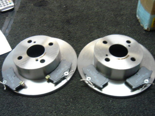 FOR TOYOTA COROLLA 1999-2001 REAR BRAKE DISCS & PADS REAR CHASIS SB1