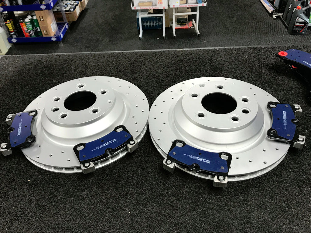 VW TOUAREG 5.0 R50 TDI BRAKE DISC CROSS DRILLED 358MM & PADS REAR 