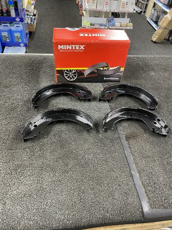 MINTEX REAR BRAKE SHOES FIT MITSUBISHI L300 DELICA 2.5TD J3505028