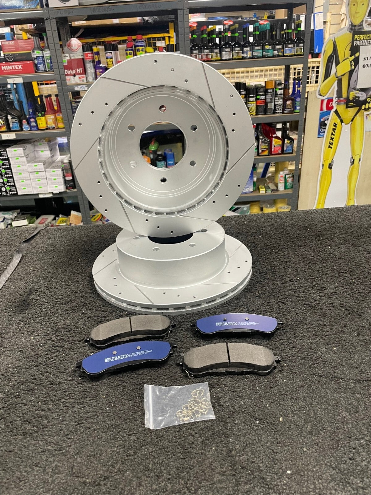 FORD RANGER RAPTOR ECOBLUE PERFORMANCE DRILLED GROOVED BRAKE DISCS PAD REAR