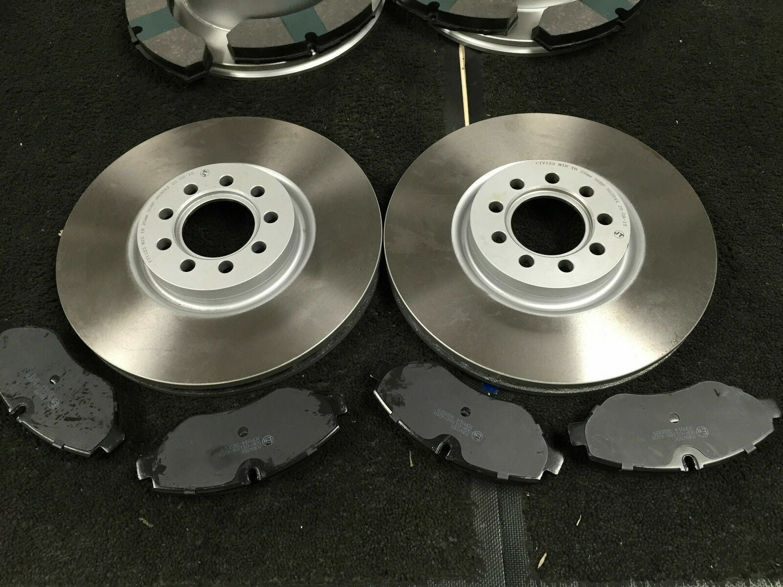 FOR IVECO 35S10 35S12 S14 S18 2006 ON FRONT VENTED BRAKE DISC BRAKE PADS