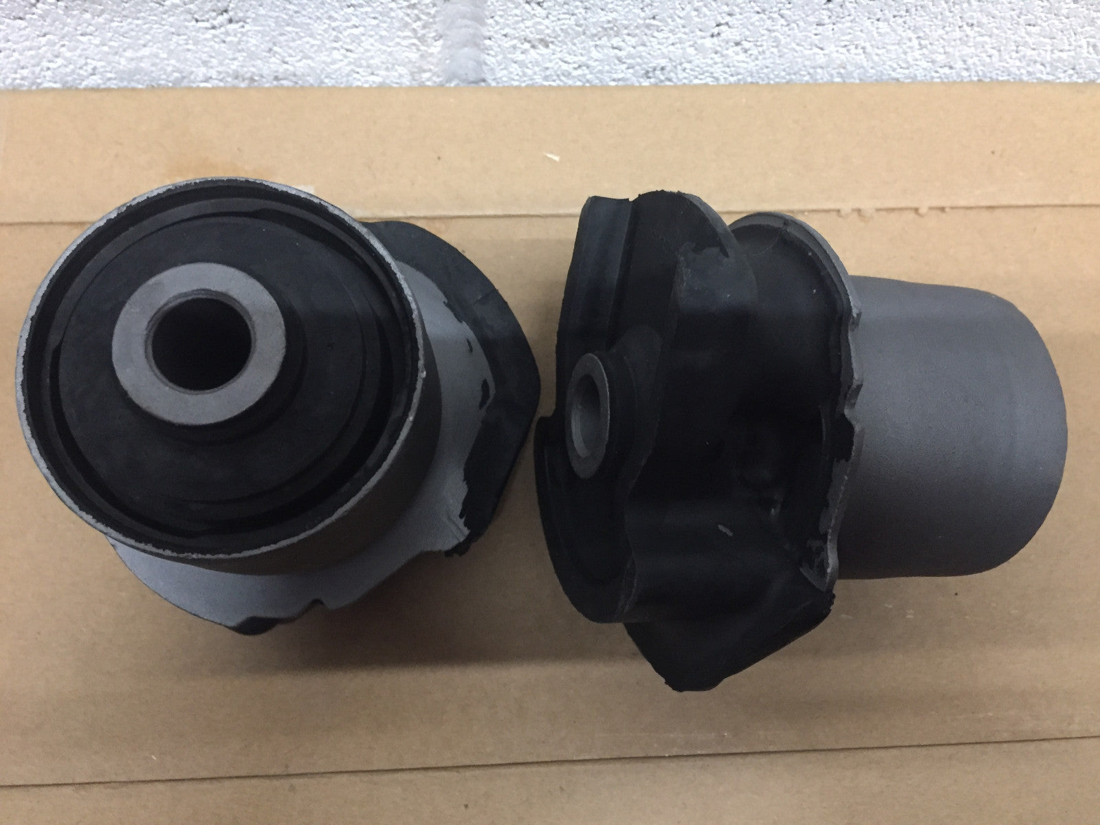 FOR NISSAN SERENA C25  REAR AXLE TRAILING CROSS MEMBER SUBFRAME BUSHING BUSHES