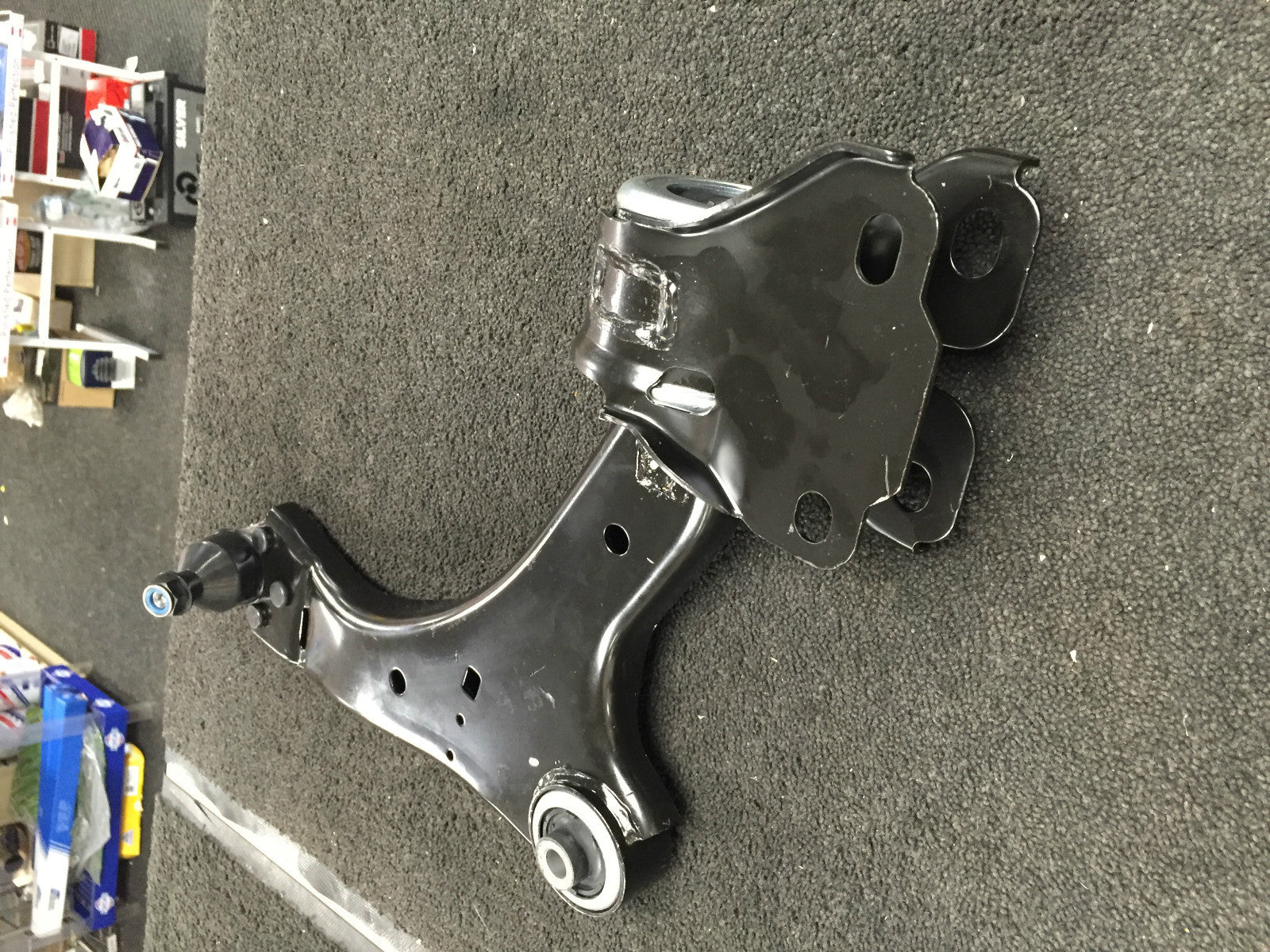 FOR FORD MONDEO MK4 RH FRONT LOWER WISHBONE ARM BALL JOINT BUSH FITTED