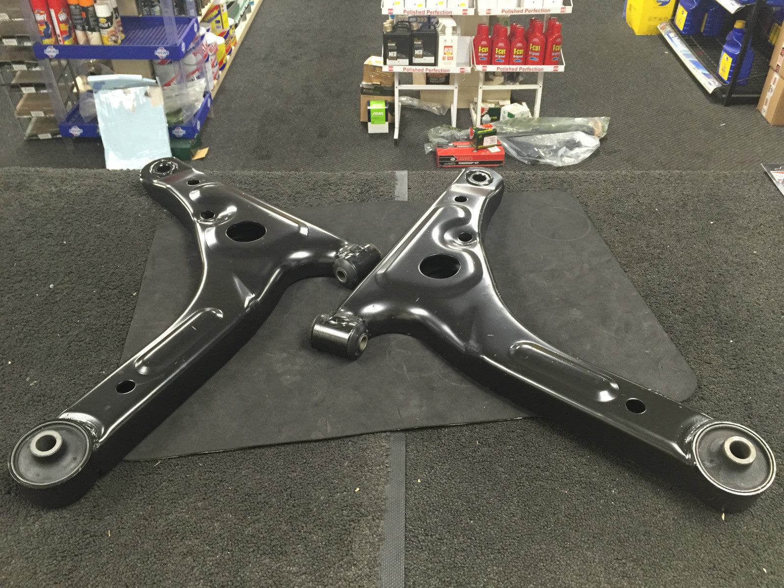 FORD TRANSIT 2.0Di 2.4Di TDDi  2000-2012 LOWER WISHBONE ARM COMPLETE PAIR