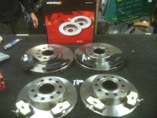 BRAKE DISC PADS VW CADDY MAXI 1.6TDi BRAKE DISC BRAKE PADS FRONT REAR MINTEX