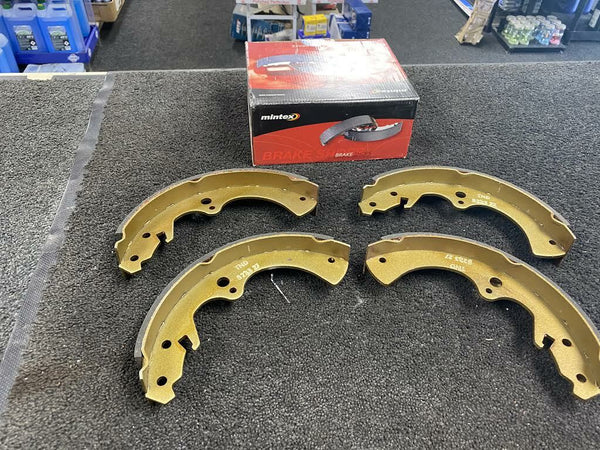 FOR MAZDA B1800 1.8 MINTEX REAR BRAKE SHOES SET OF 4