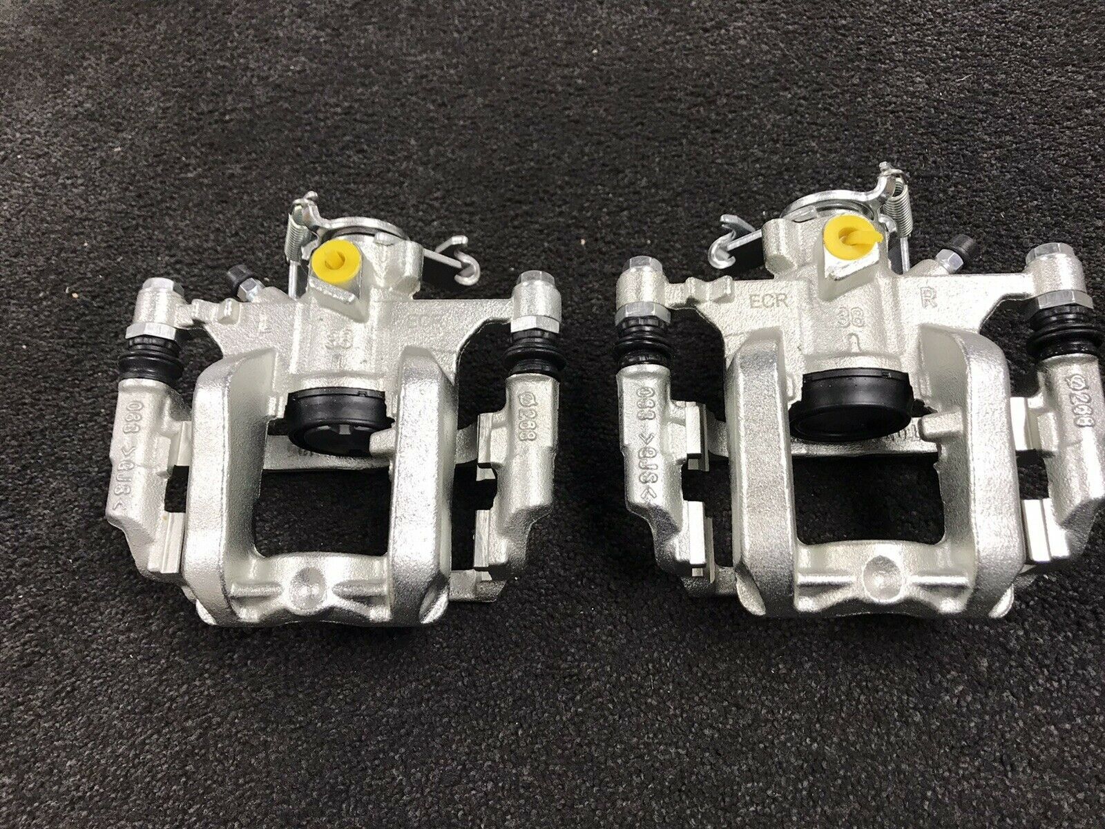 VAUXHALL ASTRA MK6 2009-2016 2 REAR BRAKE CALIPER COMPLETE BRACKETS SOLID DISC