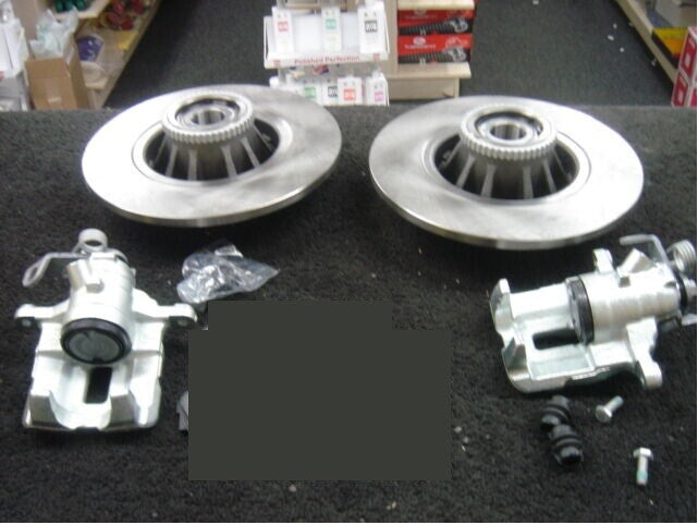 2 REAR BRAKE DISC BEARING BRAKE CALIPER BRAKE PAD RENAULT TRAFIC DCi DTi 2001-20