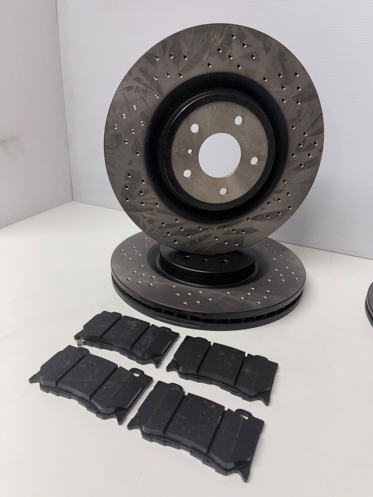 FOR INFINITI Q50 S HYBRID (MK1 (V37)) FRONT REAR DRILLED BRAKE DISC PAD SET