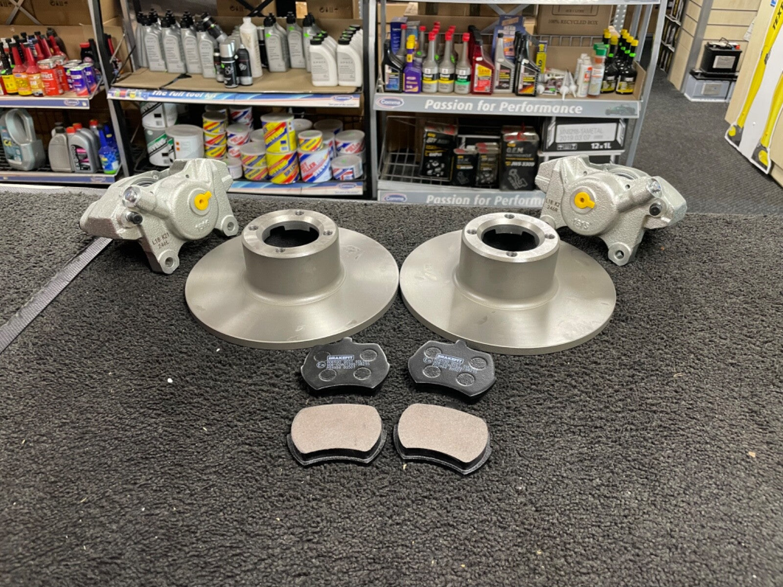 FOR MINI 1.0 1.3 COOPER S WORK FRONT CALIPERS AND BRAKE DISCS PADS 213X9MM SOLID