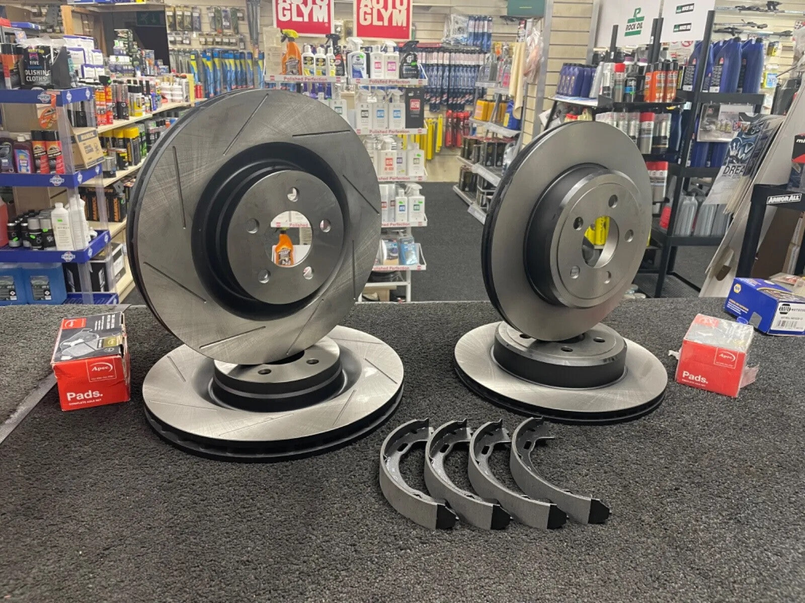 FOR CHRYSLER 300C 6.1 SRT8 PERFORMANCE BRAKE DISC PADS SHOES PAIR 360mm +350