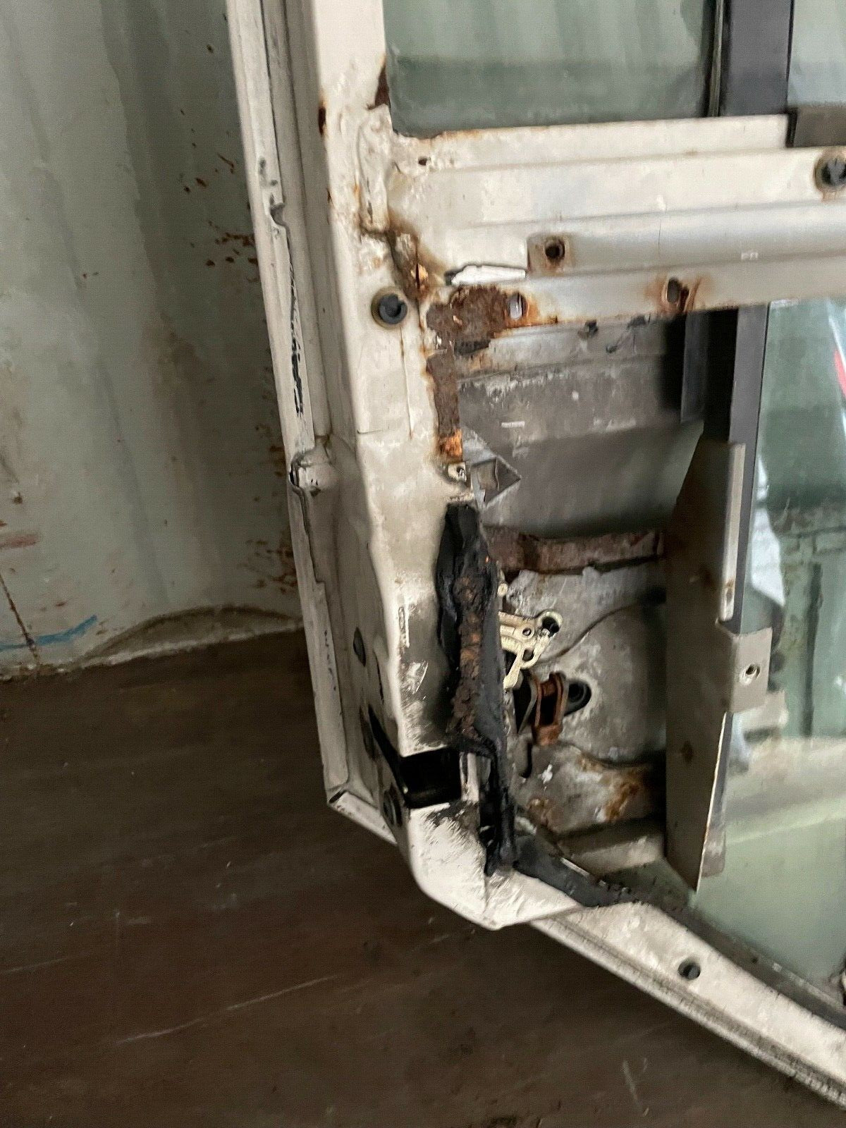 SECOND ROW DOOR LH PASSENGER SIDE DOOR LAND ROVER DEFENDER 110 TDI CSW WHITE