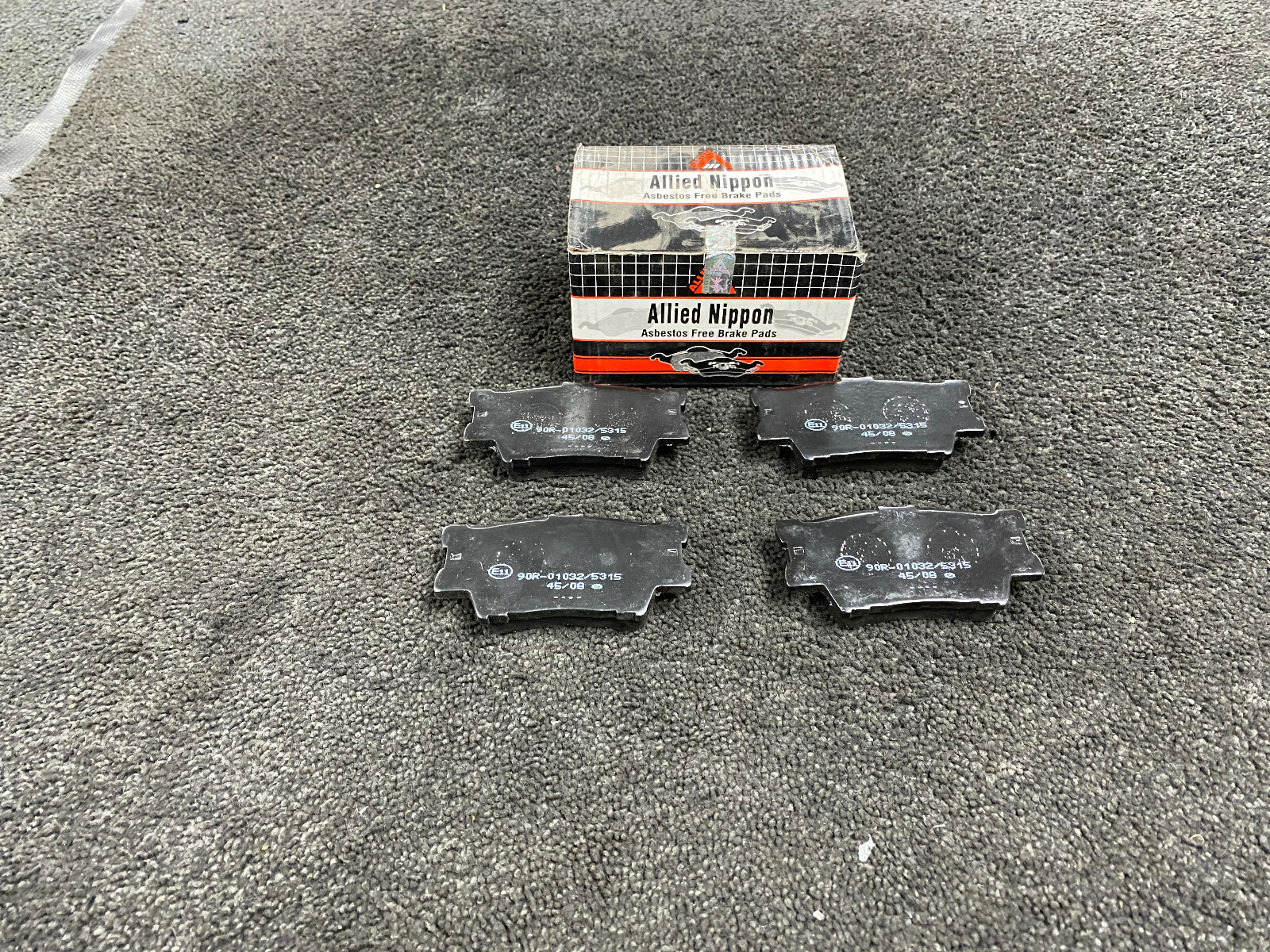 REAR BRAKE PADS SET FITS TOYOTA RAV4 04466-42060