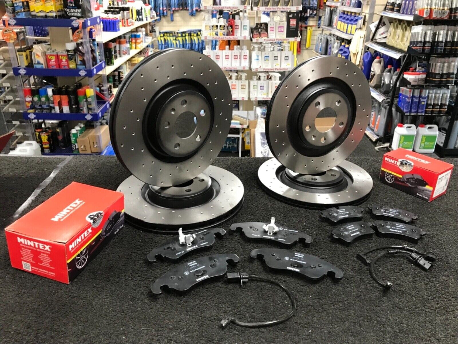 AUDI A7 3.0Bi-TDi QUATTRO SPORT CROSS DRILLED BRAKE DISCS MINTEX BRAKE PADS