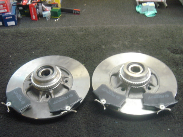 FOR RENAULT GRAND SCENIC REAR BRAKE DISC PADS FITTED WHEEL BEARING