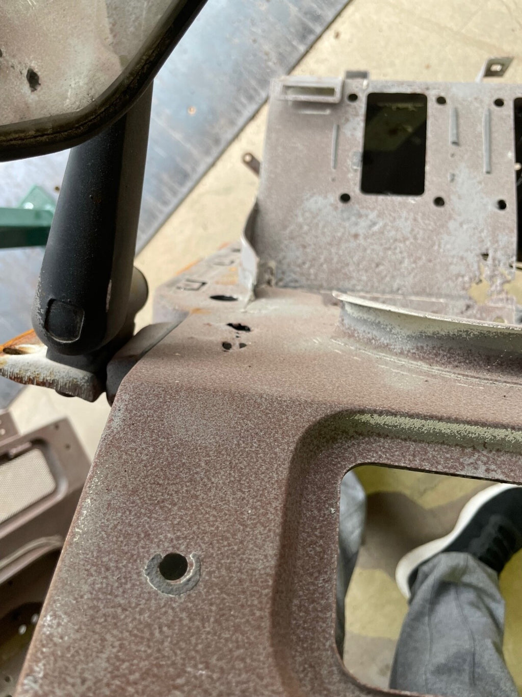 LANDROVER  DEFENDER 110 90 TDI BULKHEAD FOR LHD ONLY USED NEEDING REPAIR
