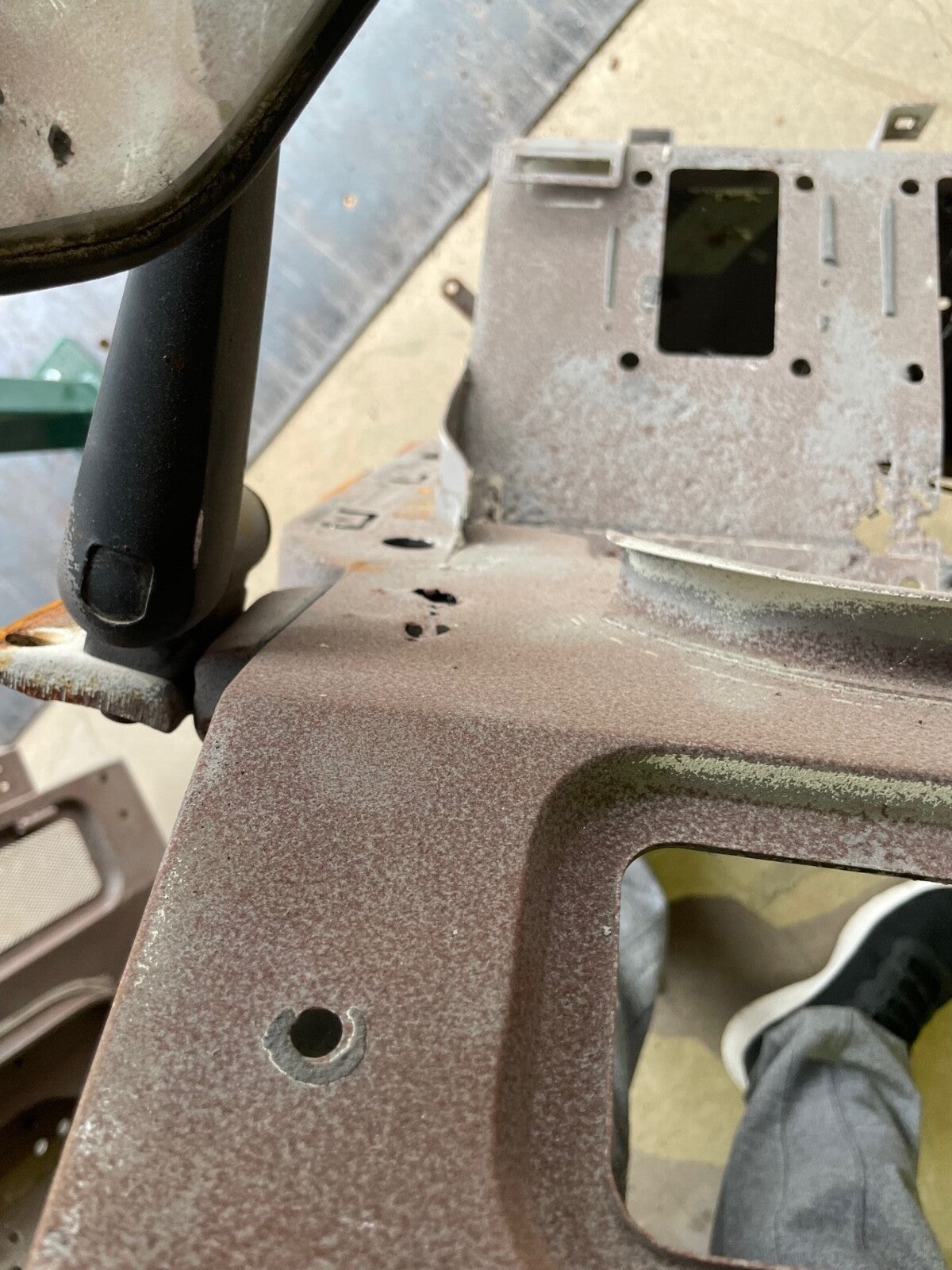 LANDROVER  DEFENDER 110 90 TDI BULKHEAD FOR LHD ONLY USED NEEDING REPAIR